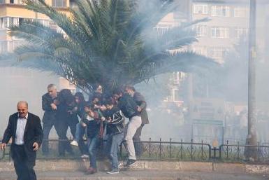 Полиция атаковала митинг в поддержку голодающих в Стамбуле 