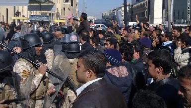 Столкновения между полицией и демонстрантами в Мосуле 