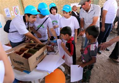 Курдские студенты помогают подготовить сирийских детей-беженцев к школе 