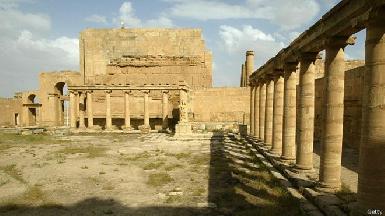 Боевики ИГ уничтожают древние памятники Хатры