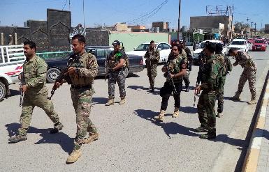СМИ: боевик ИГ на начиненном взрывчаткой бульдозере врезался в колонну джипов ВС Ирака