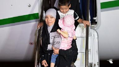 Российские дети и их матери, вывезенные из Ирака, прибыли в Москву