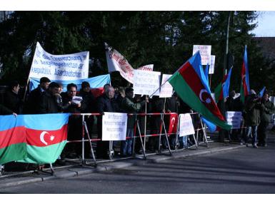 Иран нарушает языковые права 30 миллионов азербайджанцев: акция протеста в Берлине