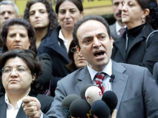Обматеривший Эрдогана мэр Диарбекира согласен выплачивать компенсацию по частям