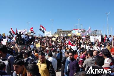 Мосул: демонстранты во главе с губернатором вступили в конфронтацию с военными