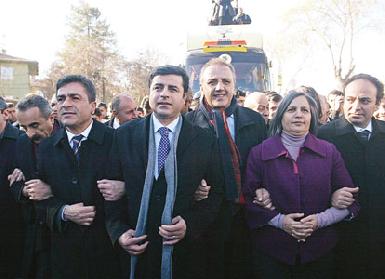 Курдские депутаты отказались идти  в парламент Турции