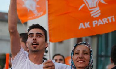 Правящая в Турции партия побеждает на парламентских выборах