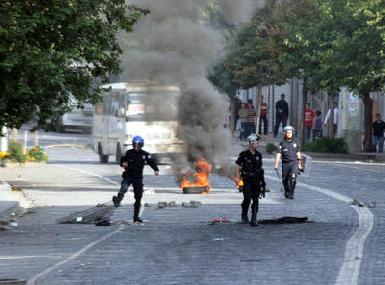 Трое турецких полицейских ранены при разгоне курдской демонстрации