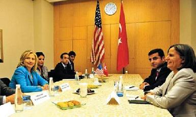 Турецко-курдские парламентарии обсудили новую конституцию с Хиллари Клинтон
