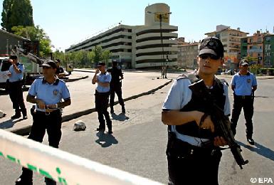 Диярбакыр: в полицейский участок брошена бомба
