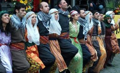 Курдские танцевальные коллективы проводят турне по региону