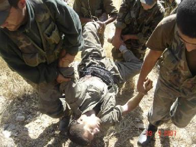 Турецкие солдаты выложили в facebook фото убитых курдов