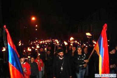 В Ереване прошло многотысячное факельное шествие в память жертв Геноцида армян
