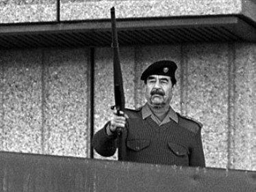 Кувейтскому министру досталась личная винтовка Саддама