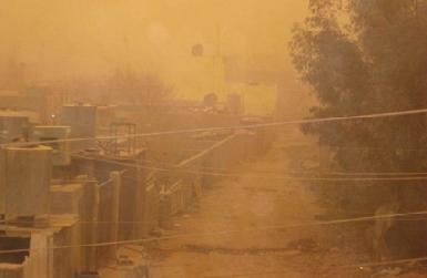 Люди с затрудненным дыханием поступают в больницы Эрбиля из-за пыльных бурь 