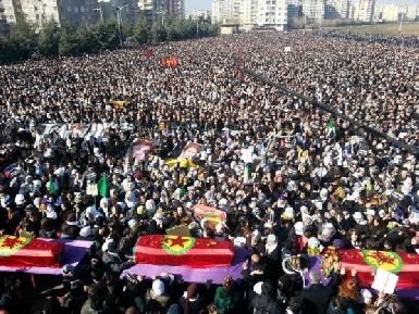Многотысячные похороны в Турции