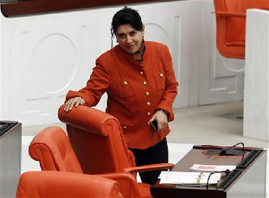Парламент Турции: брюки за платки