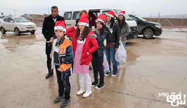 Дети сирийских беженцев получили новогодние подарки