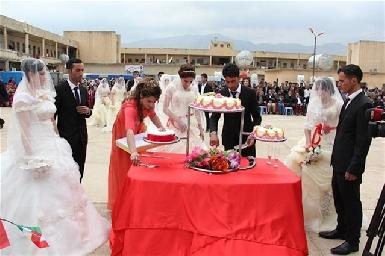 В Курдистане одновременно сочетались браком семь пар сирийских беженцев