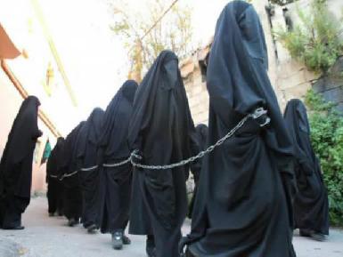 Девушки, побывавшие в "Исламском государстве", совершают массовые самоубийства