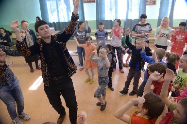 Навруз вместе с Горным университетом: воспитанники школы-интерната № 2 узнали, как поздравить друг друга с помощью танца