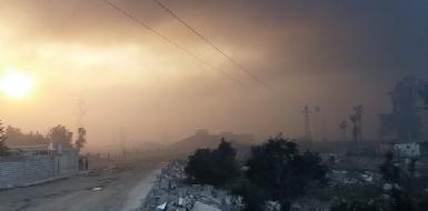 Мосул: Боевики ИГ поджигают бассейны с нефтью