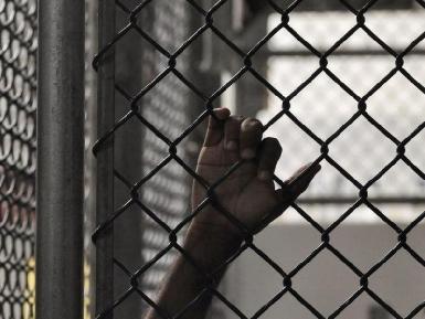 HRW: Более 1,200 заключенных находятся в плохих условиях содержания во временных тюрьмах вблизи Мосула