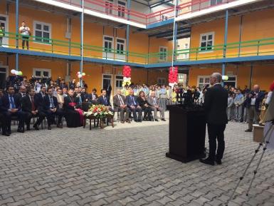 Венгрия открыла школу для беженцев в Курдистане
