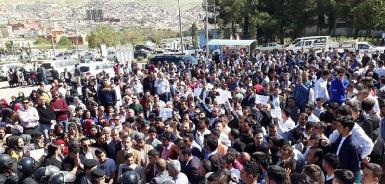Учителя вновь вышли на демонстрации в Курдистане