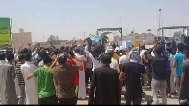 Протестующие пытаются заблокировать пересечение границы между Ираком и Кувейтом