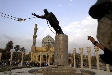 СМИ: Ирак потребовал от Иордании вернуть статую Саддама Хусейна, снесенную в 2003 году