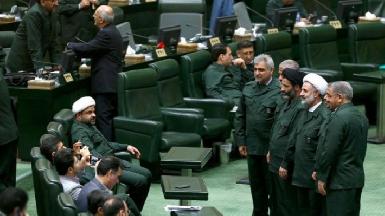 Иранские парламентарии оделись в форму КСИР