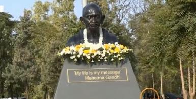 Президент Курдистана и министр Индии открыли в Эрбиле памятник Ганди