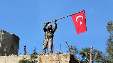 Турция продолжает перебрасывать бронетехнику в Идлиб, сообщили СМИ