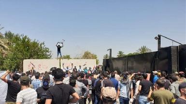 Столкновение протестующих с силами безопасности в Багдаде