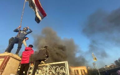 Иракские демонстранты сожгли штаб проиранских ополченцев
