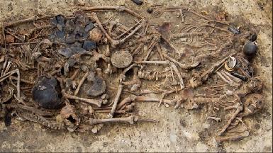 СДС обнаружили две братские могилы жертв ИГ