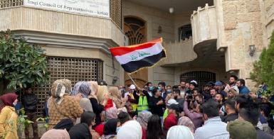 Выпускники атакуют офис иракского парламента в Киркуке 