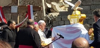 Фото-репортаж: Папа Франциск освятил крест, сделанный местным мусульманином в Мосуле