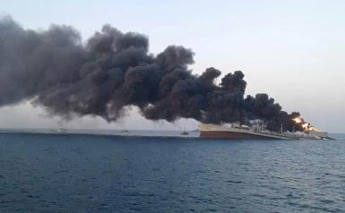 Крупнейший корабль ВМС Ирана затонул в Оманском заливе после пожара