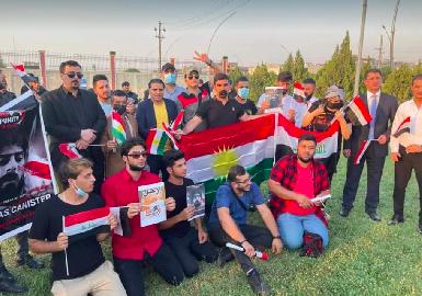 Иракские активисты протестуют у офиса ООН в Эрбиле