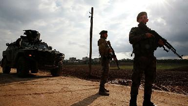 Турция готовится к двум военным операциям на севере Сирии, сообщил источник