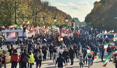Десятки тысяч человек собрались в Берлине, чтобы поддержать протесты в Иране