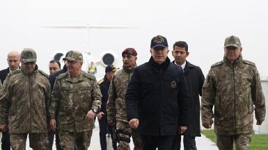 Министр обороны Турции посетил штаб армии на границе с Сирией