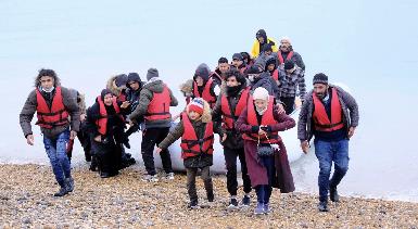 Великобритания депортирует большое количество мигрантов 