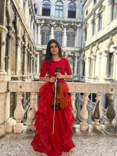 14-летняя курдская скрипачка из Казахстана получила гран-при в Италии