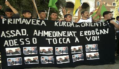 Итальянские курды проводят сидячую демонстрацию против турецких бомбежек Курдистана