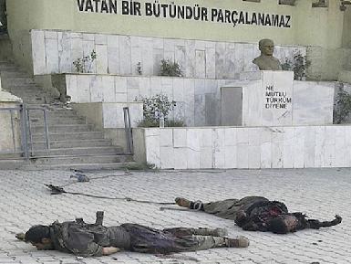 Агентство Firat опубликовало фото, демонстрирующее изувеченные трупы бойцов РПК
