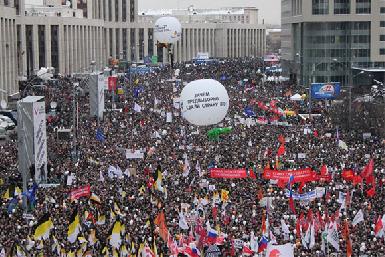 Взгляд на картину: массовый протест против нечестных парламентских  выборов в Российской Федерации 